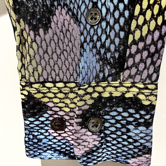 ÉQUIPEMENT silk shirt snake pattern size small. - Picture 2 of 6
